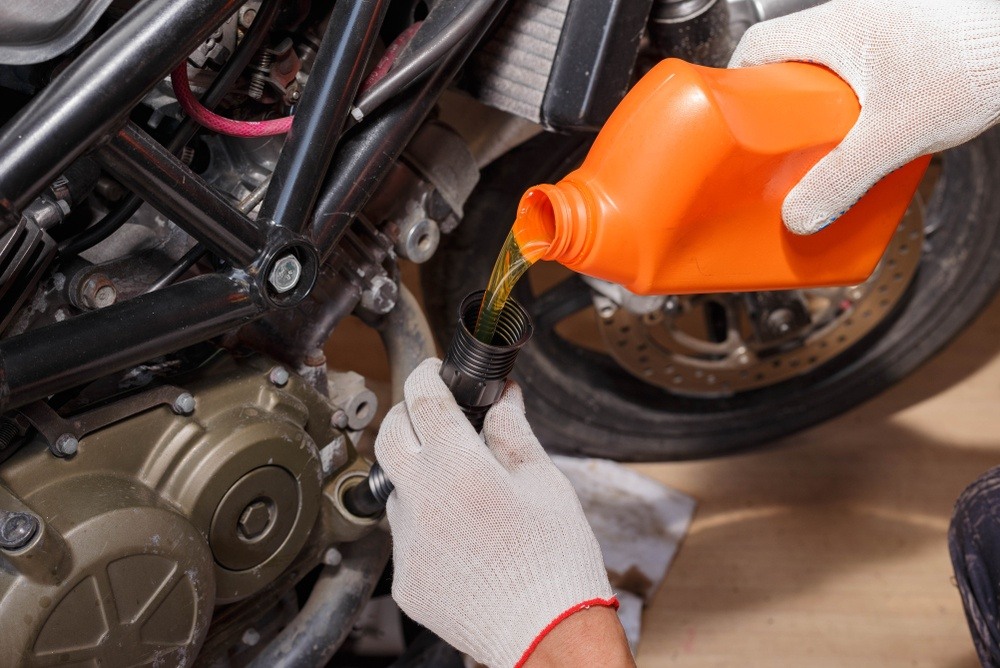 Oil change in a 600 km done motorcycle? Dealer says warranty void if not  done - Team-BHP